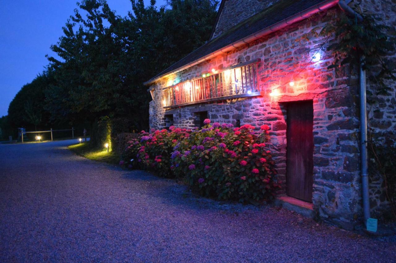 Gite De La Cour Campandré-Valcongrain Exterior photo