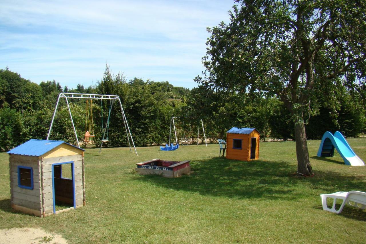 Gite De La Cour Campandré-Valcongrain Exterior photo